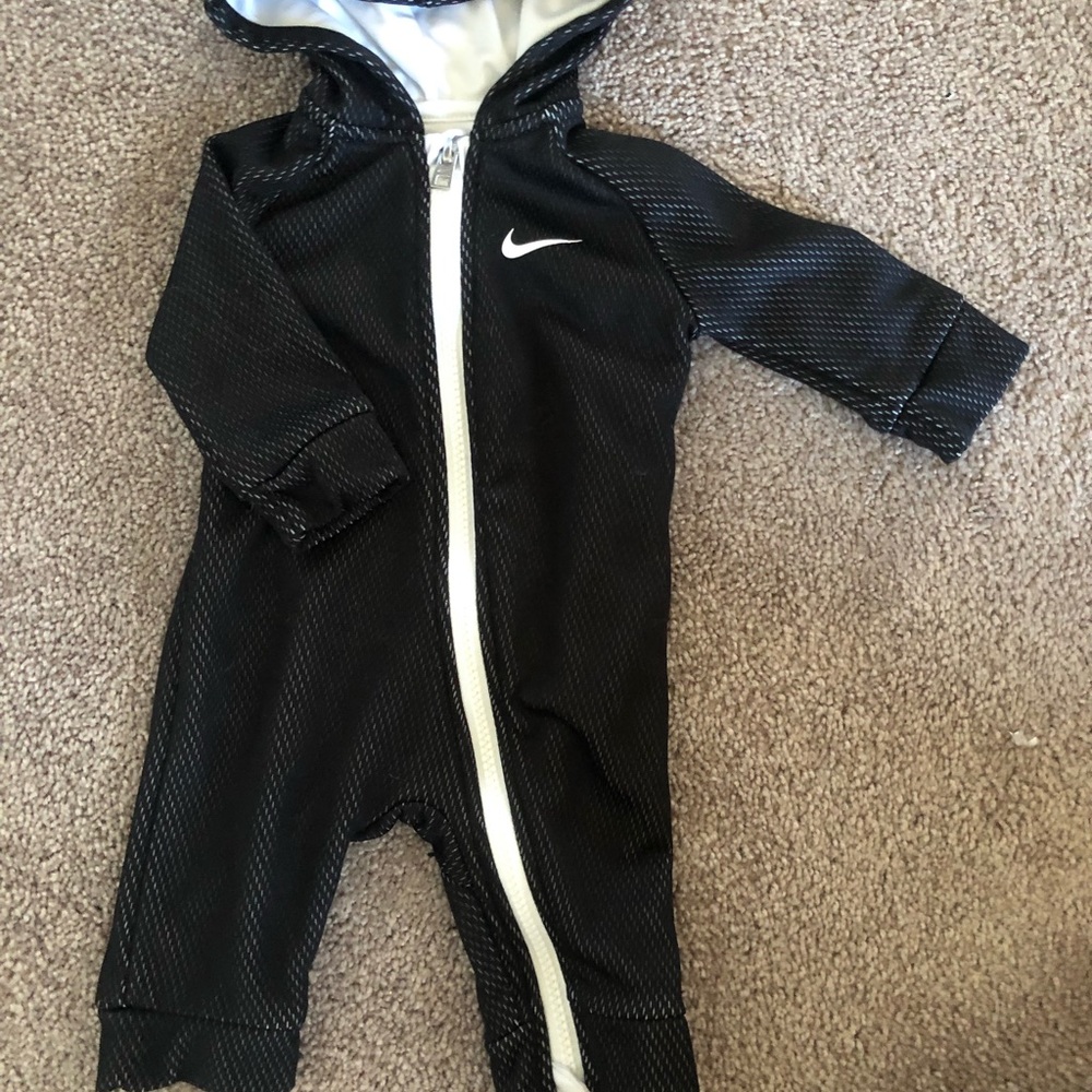 Nike onesie - Picture 4 of 11